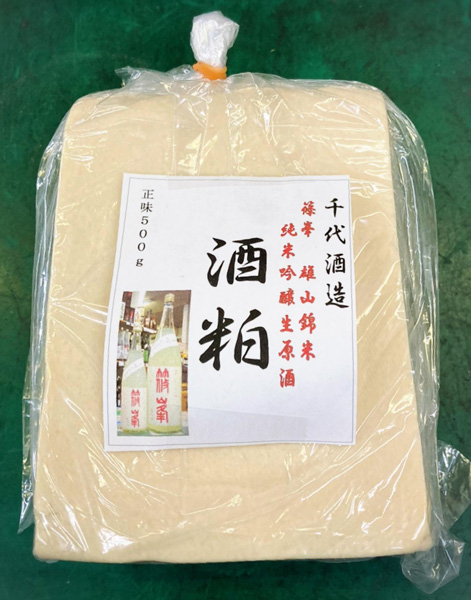 備考欄に≪クール便不要≫と 必ず記載ください。 完売 今西酒造 みむろ杉 三輪山 純米大吟醸の酒粕 ５００ｇ （要冷蔵品）